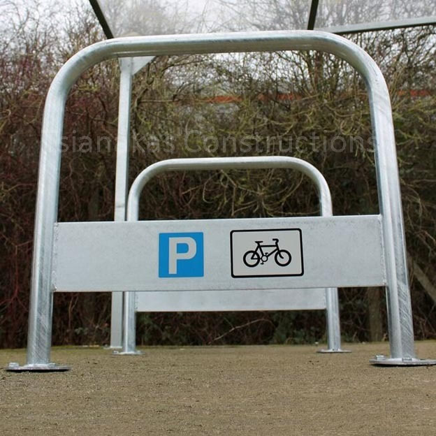 Σύστημα στάθμευσης ποδηλάτων με πινακίδες σήμανσης