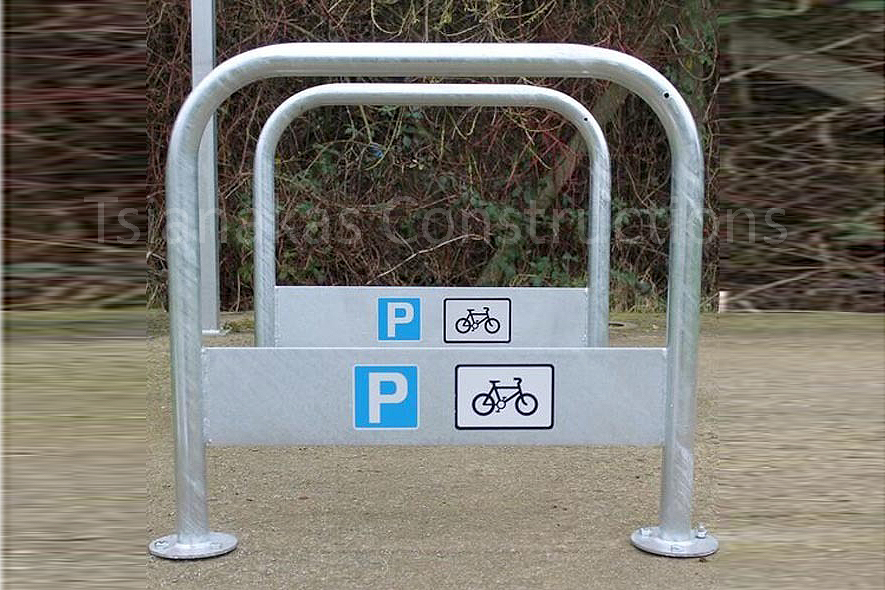 Σύστημα στάθμευσης ποδηλάτων με πινακίδες σήμανσης